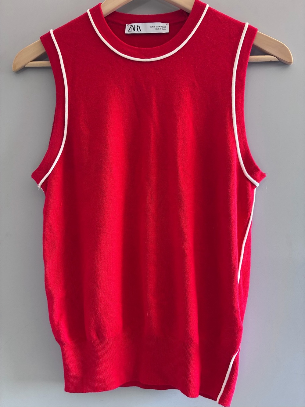 😎 Zara Americana Red & White sleeveless sweater